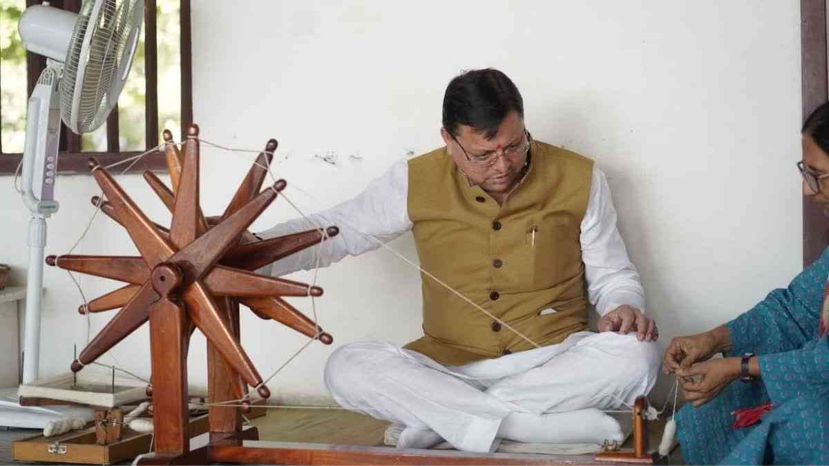 CM Dhami spun the charkha in Gandhi Ashram