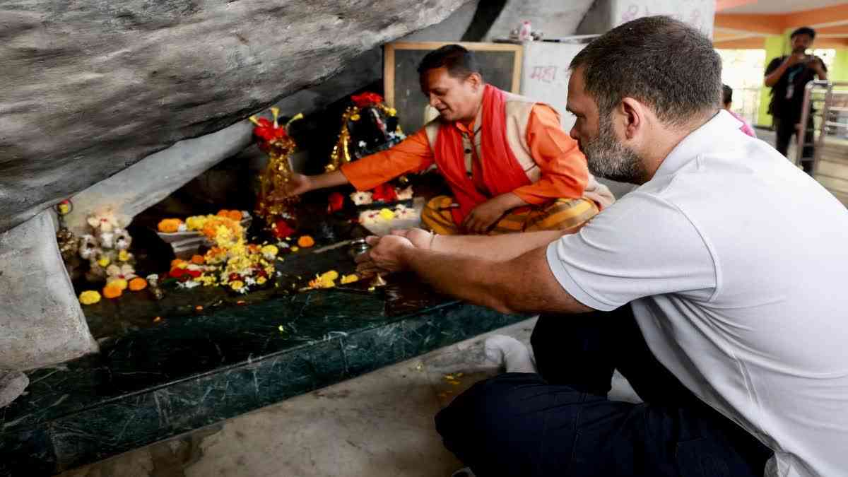 રાહુલ ગાંધીએ બુધવારે રાઉરકેલાના વેદવ્યાસ મંદિરમાં પ્રાર્થના કરી