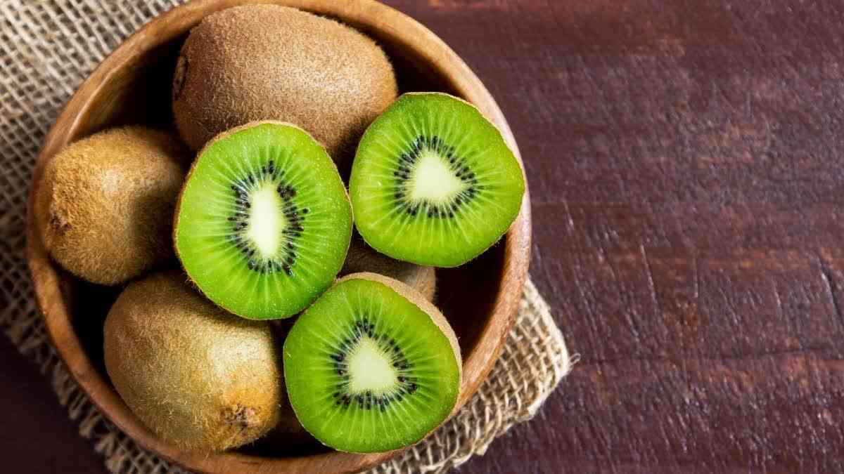 What are the unique health benefits of kiwi?