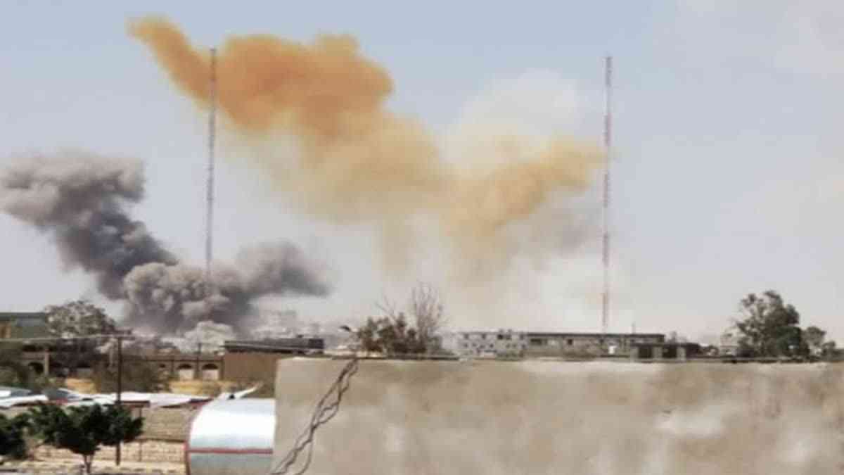 Yemen Houthi rebels fire missile at US warship