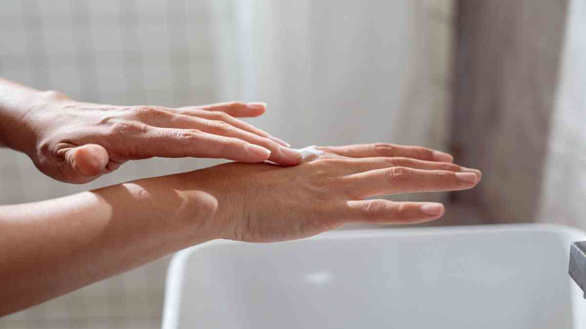 Home Remedies To Get Rid Of Dry Hand