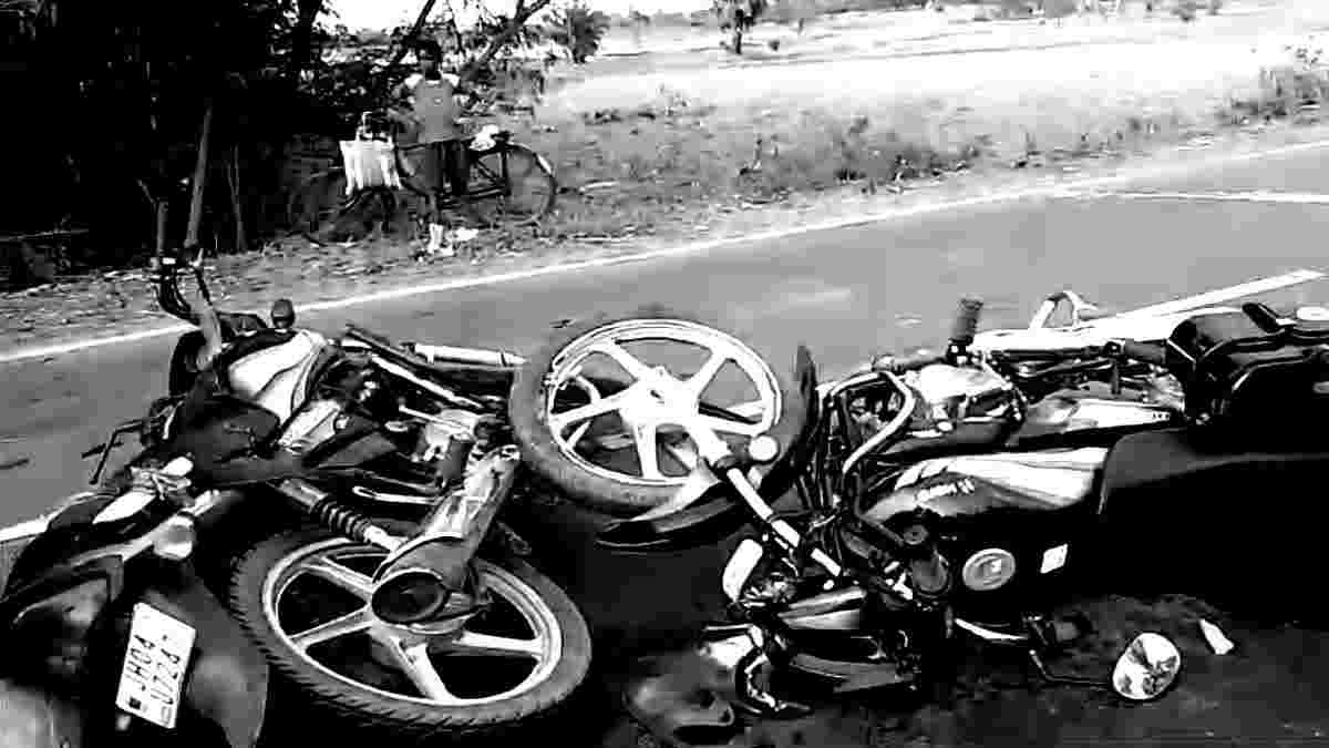Two youths died in road accident in Pakur