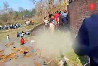 UP Kasganj accident  Patiali Dariavganj Road  8 Children Among 24 Death  ട്രാക്‌ടര്‍ മറിഞ്ഞു  24 മരണം മരിച്ചതില്‍ 8കുട്ടികള്‍
