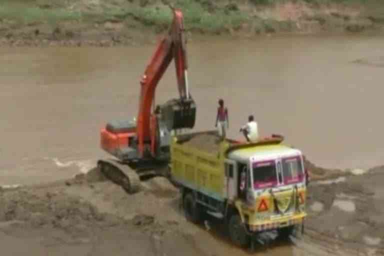 illegal sand mining in mp