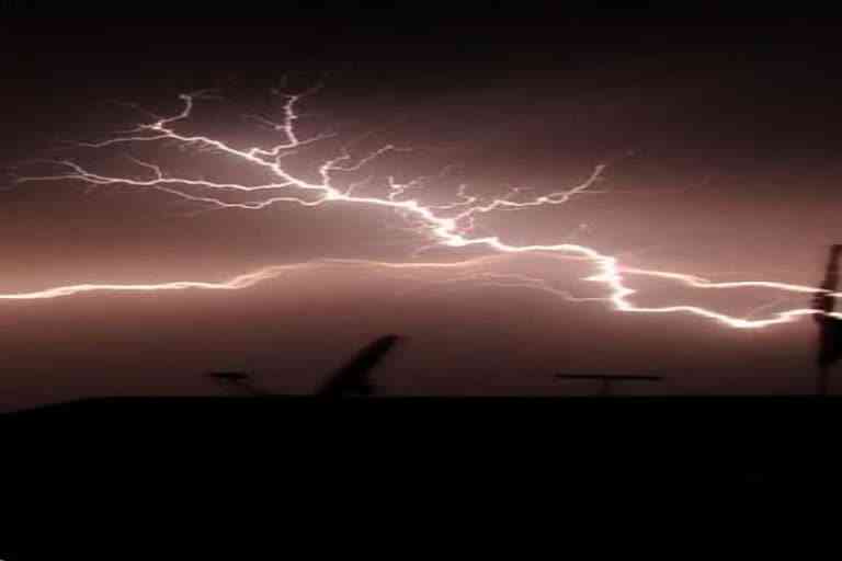 know-what-is-lightning-in-raipur