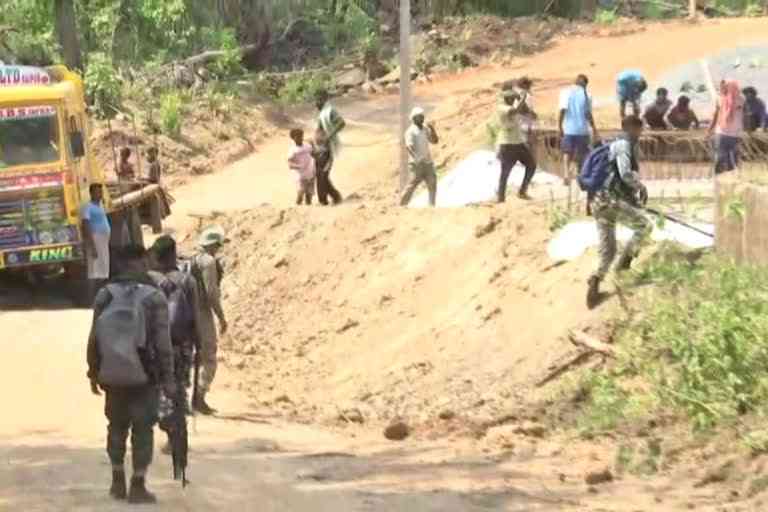 naxal-affected-minpa-village-in-chhattisgarh-finally-to-get-road-connectivity-after-3-decades