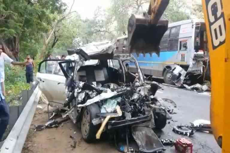accident between bus and car