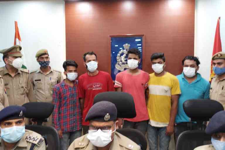8 arrested in moradabad