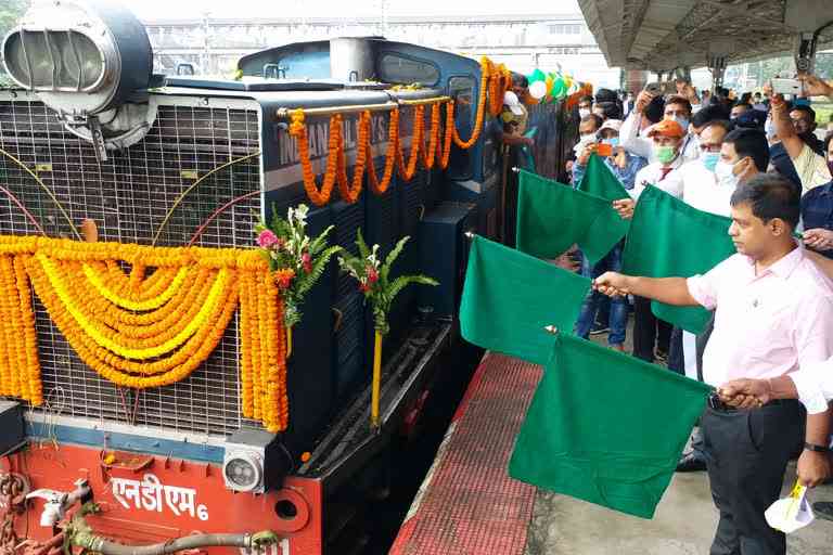 toy-train-service-from-siliguri-to-darjeeling-after-one-and-half-year