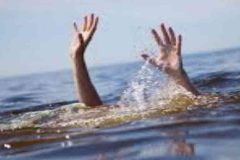 sangli two girl drowned in bor river