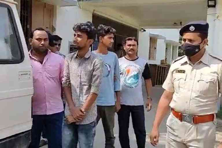 3 person arrested those who allegedly made fake aadhar card