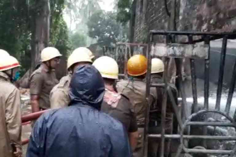 Fire at a Chemical Factory in Sonarpur on Monday Morning