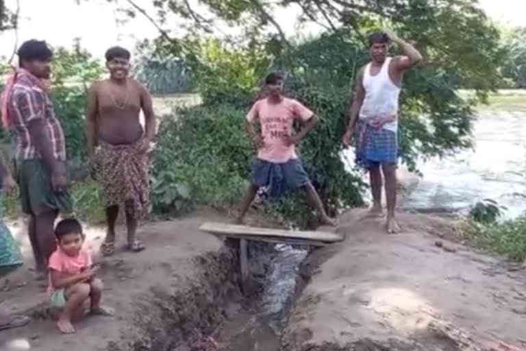 clash between villagers due to waterlogged situation