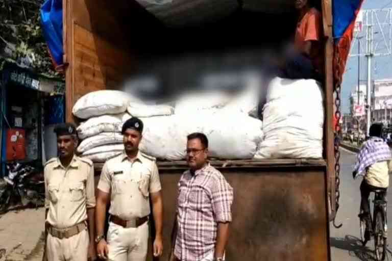 Liquor recovered during vehicle checking in Aurangabad