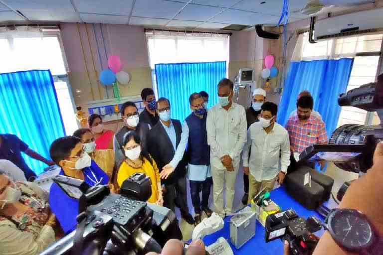 Minister Harish at Niloufer Hospital
