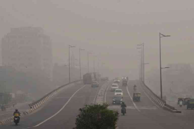 Air quality in Delhi continues to be in 'very poor' category