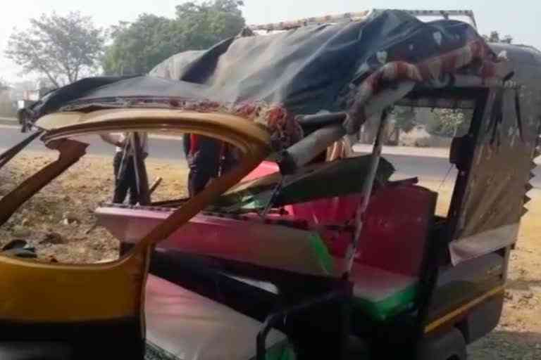 भोजपुर में कार और ऑटो की टक्कर में एक की मौत