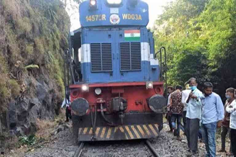 Amaravati Express en route to Howrah derails near Dudhsagar