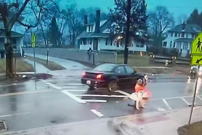 Maryland crossing guard credited with saving student