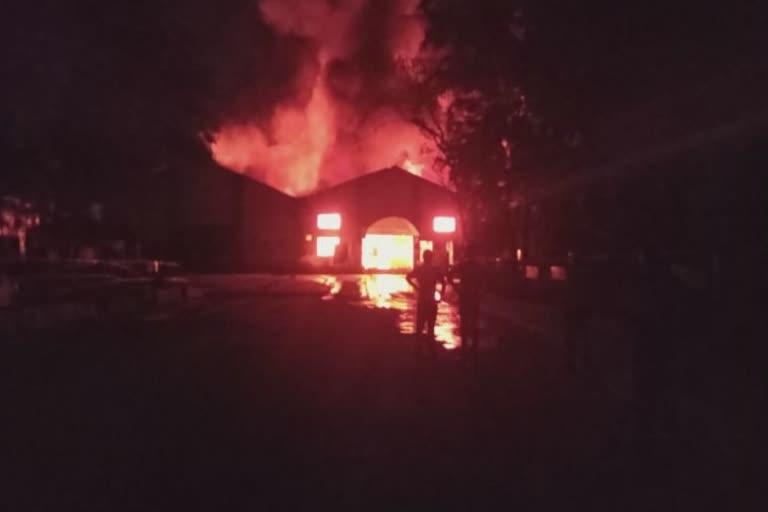 Fire In Silvassa: સેલવાસના ખેરડીમાં આવેલી કંપનીમાં લાગી ભયાનક આગ, ફાયરની 10થી વધુ ટીમો ઘટનાસ્થળે