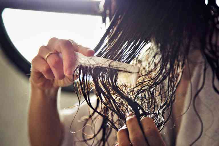 Wet hair Mistakes, can i comb wet hair, hair care tips, how to take care of wet hair, hair care routine, healthy hair tips