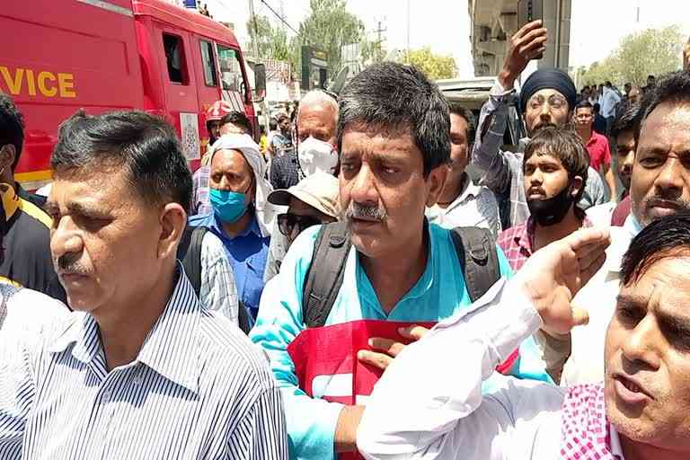 Demand for 50 lakh compensation and implementation of labor law to families of dead in Mundka fire