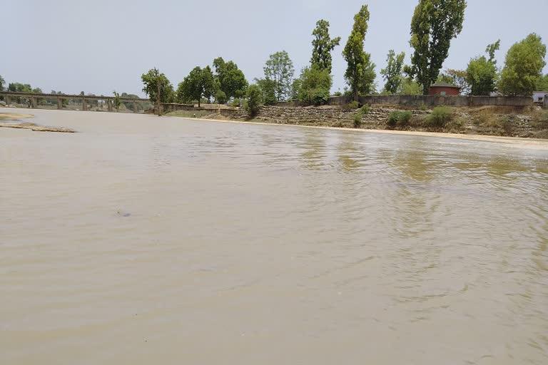 Water came in the Kanhar river balrampur