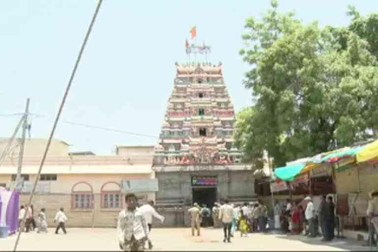 allegations as kalaburagi Priests cheated devotees in the name of God