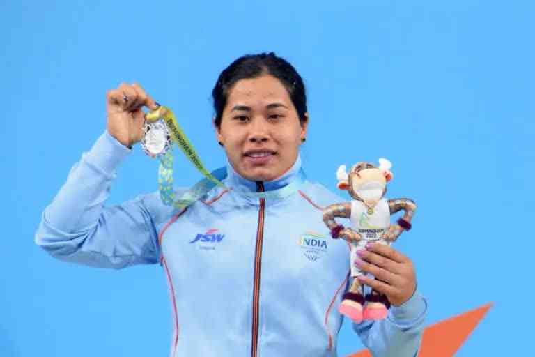 Indian weightlifter Bindyarani Devi wins silver medal in Women's 55kg final