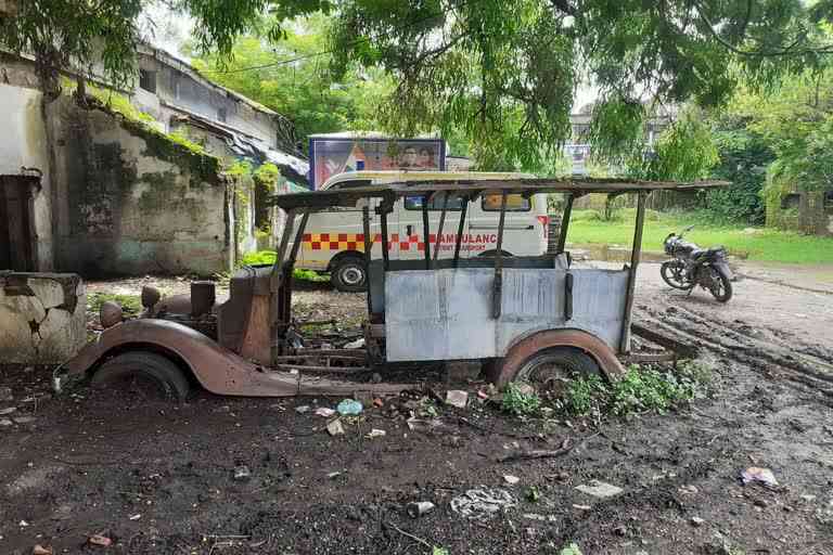 Ambulance carried Subhash Chandra Bose