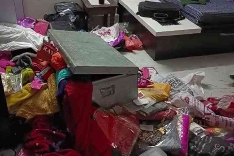 gold and silver ornaments theft in Barmer