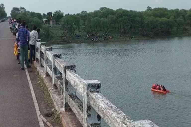 youth drowned in shivnath river