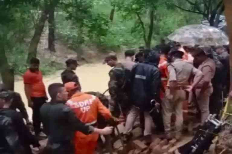 SEVERAL DIED DUE TO COLLAPSE OF UNDER CONSTRUCTION WALL IN LUCKNOW UP