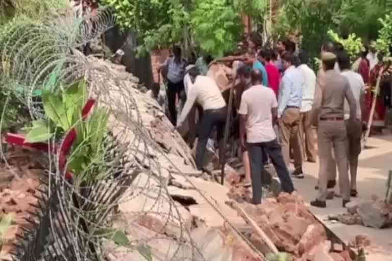 Housing Society Wall Collapses in Noida 4 Workers Dead and 9 Injured