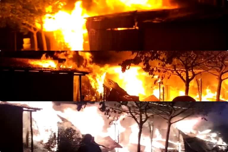 Many shops destroyed due to fire at Basantarai Chowk in Godda