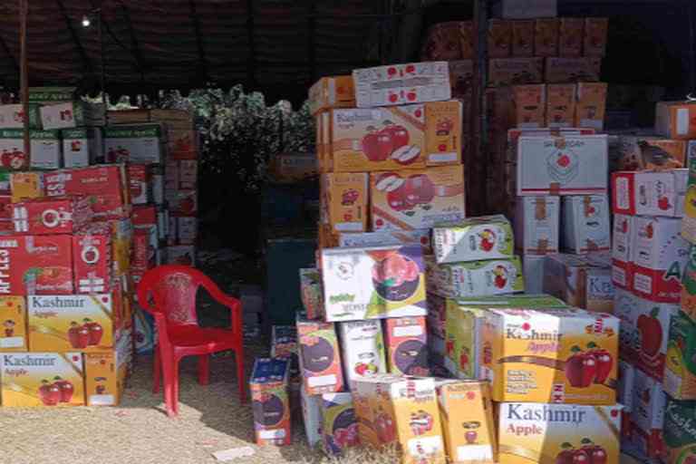 Political parties express anger against LG administration for stopping of fruit-loaded trucks in J&K