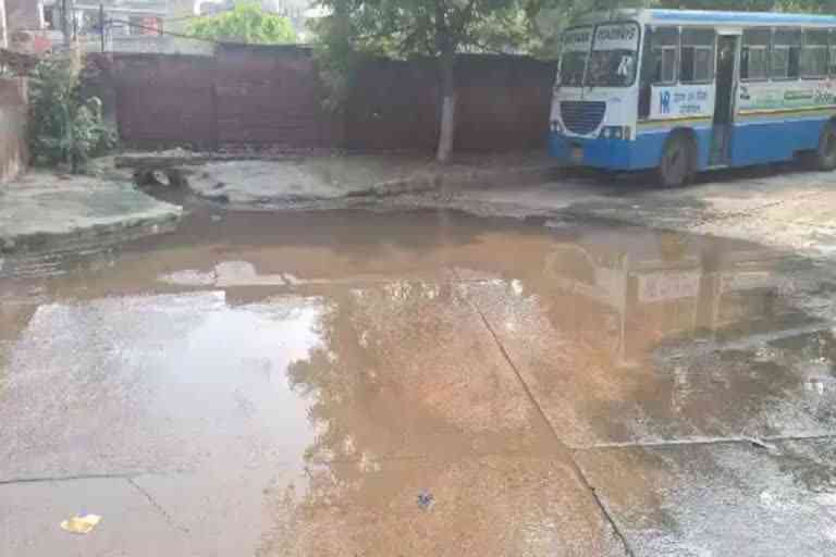 Haryana Roadways employees on waterlogging