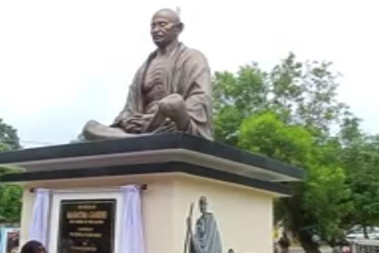 Mahatma Gandhis wax statue unveile dat Halflong