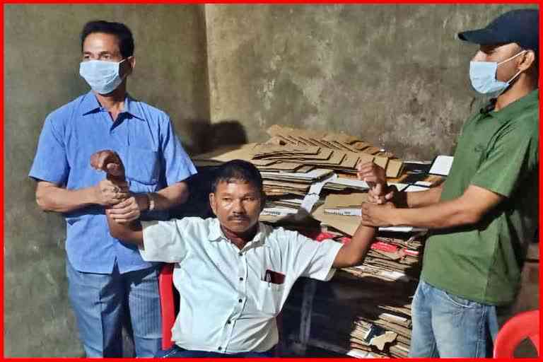 excise-constable-arrested-while-taking-bribe-at-rowta-in-udalguri