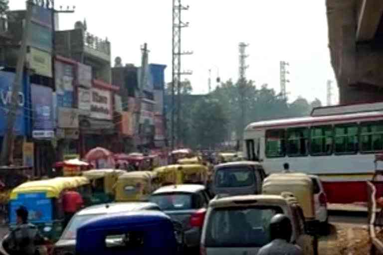 Ballabhgarh market traffic jam in Faridabad encroachment of shopkeepers increased the problem