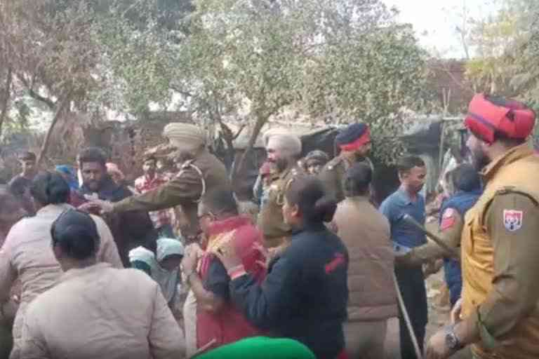 People attacked the team that went to mark the land in Kapurthala