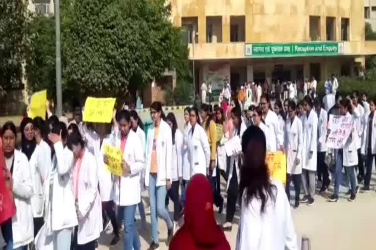 medical-students-protest-against-bond-policy-in-haryana