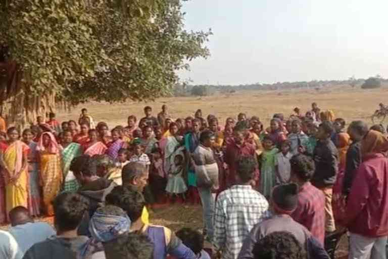 Chaibasa villagers in Jharkhand holding a meeting