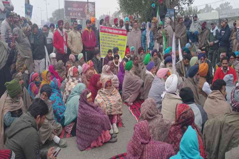 Depot holders of Ferozepur staged a protest against the Punjab government