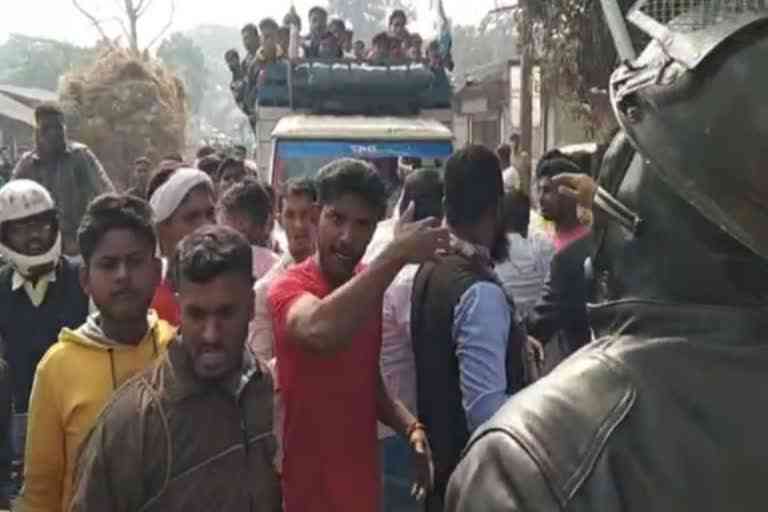 several people injured during TMC ISF Clash in Bhangar