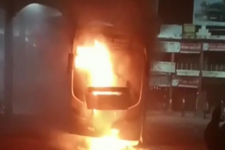 khargone chartered bus fire